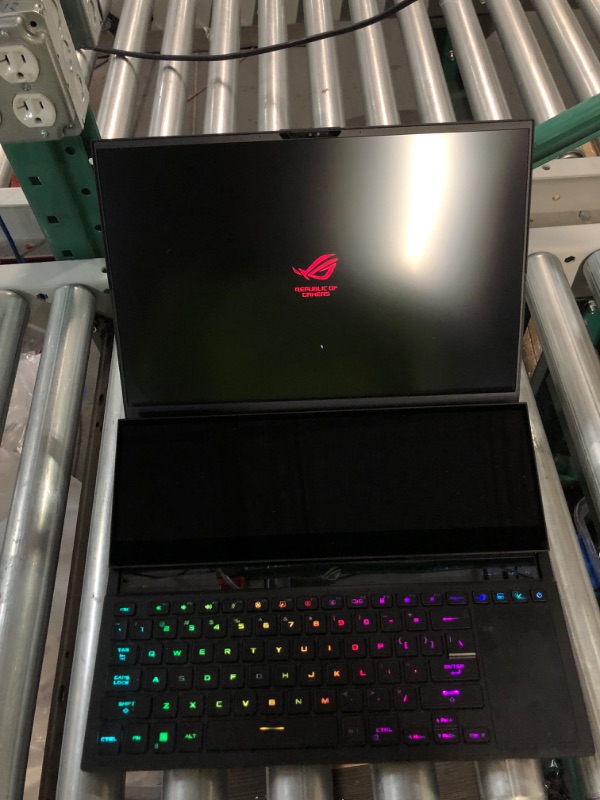 Photo 3 of [Like New] ASUS ROG Zephyrus Duo 16 GX650PZ-XS96 (AMD Ryzen 9 7945HX, 32GB RAM, 