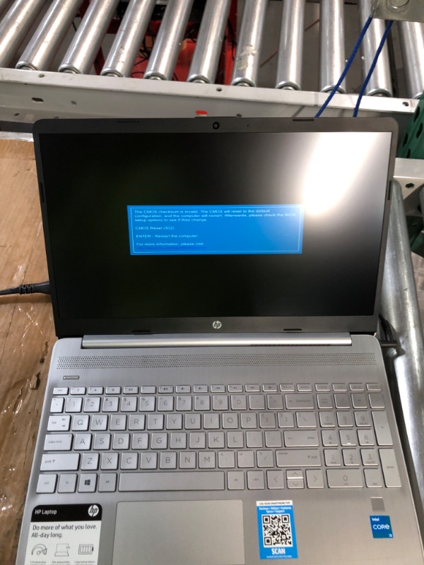 Photo 3 of HP 15-dw Laptop Intel Core i3-1115G4 8GB 256GB SSD 15.6 Full HD WLED Win 10 Silver