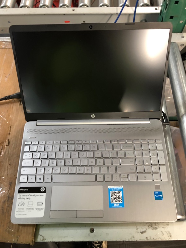 Photo 4 of HP 15-dw Laptop Intel Core i3-1115G4 8GB 256GB SSD 15.6 Full HD WLED Win 10 Silver