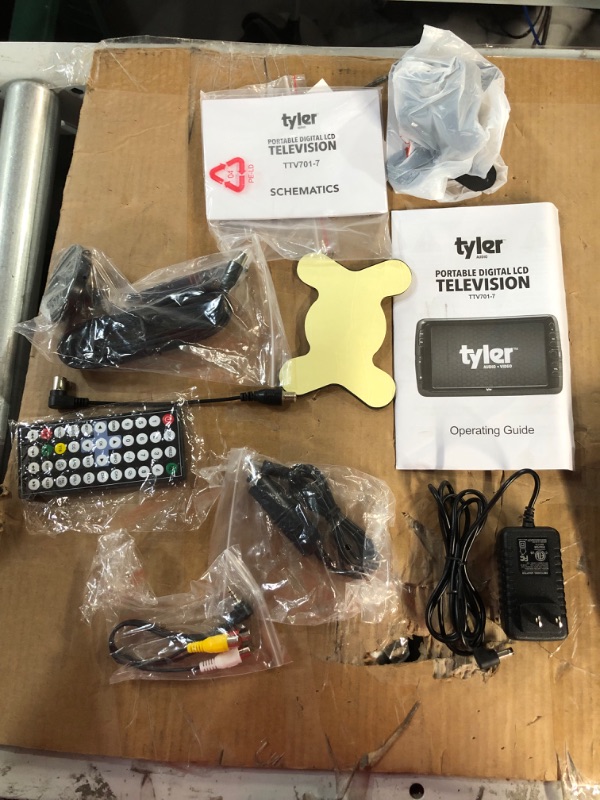 Photo 3 of Tyler 7" Portable TV LCD Monitor **TESETED WORKS**