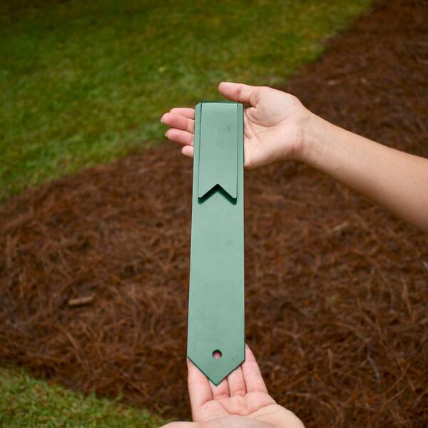 Photo 1 of [See notes] 1-FT GREEN STEEL LANSCAPE EDGING STAKE 25+pcs
