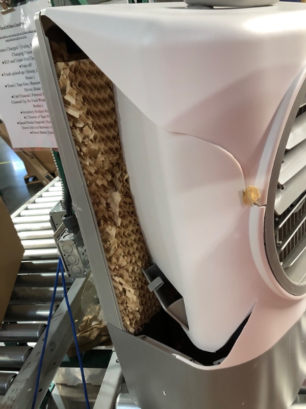 Photo 2 of ***DAMAGED - SEE NOTES*** Hessaire Mc18m 1,300 CFM Evaporative Cooler