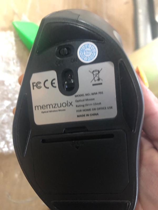 Photo 4 of Memzuoix Wireless Ergonomic Mouse