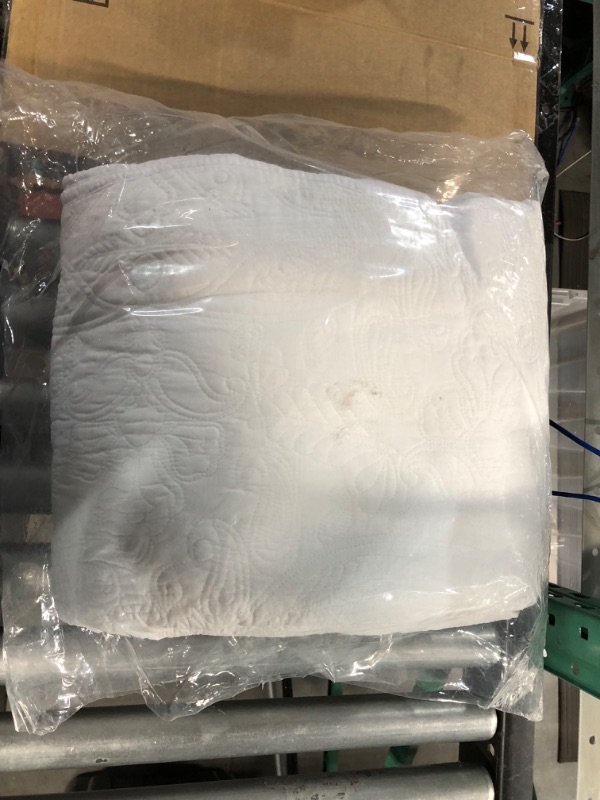 Photo 4 of [Used] HoneiLife Tufted Duvet Cover King