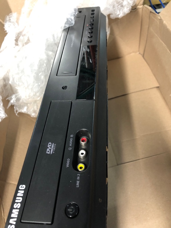 Photo 3 of Samsung DVD-V9800 Tunerless 1080p Upconverting VHS Combo DVD Player (2009 Model) (Renewed)