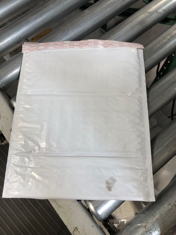 Photo 3 of * damaged bubble mailers *
Poly Bubble Mailer,  Poly Bubble Mailer, 6" x 10" (Internal Size - 5.75" x 9"), White, 50-Pack