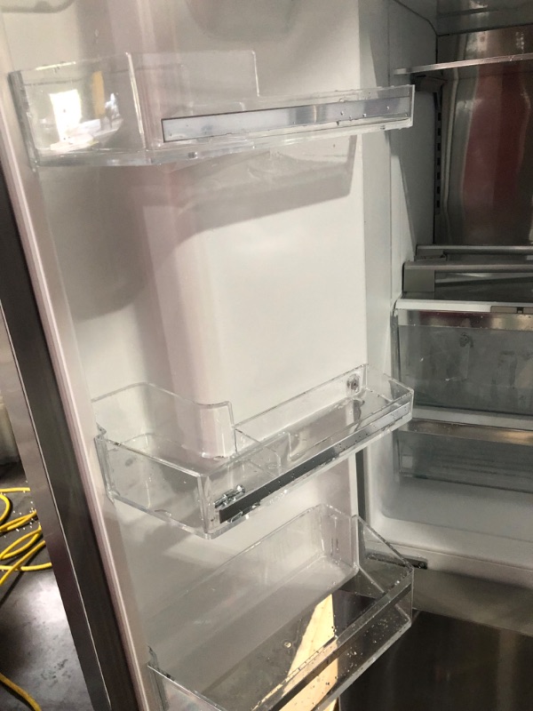 Photo 7 of **UNABLE TO TEST**  500 Series French Door Bottom Mount Refrigerator 36'' Easy clean stainless steel BOSCH
**MISSING A SHELF**