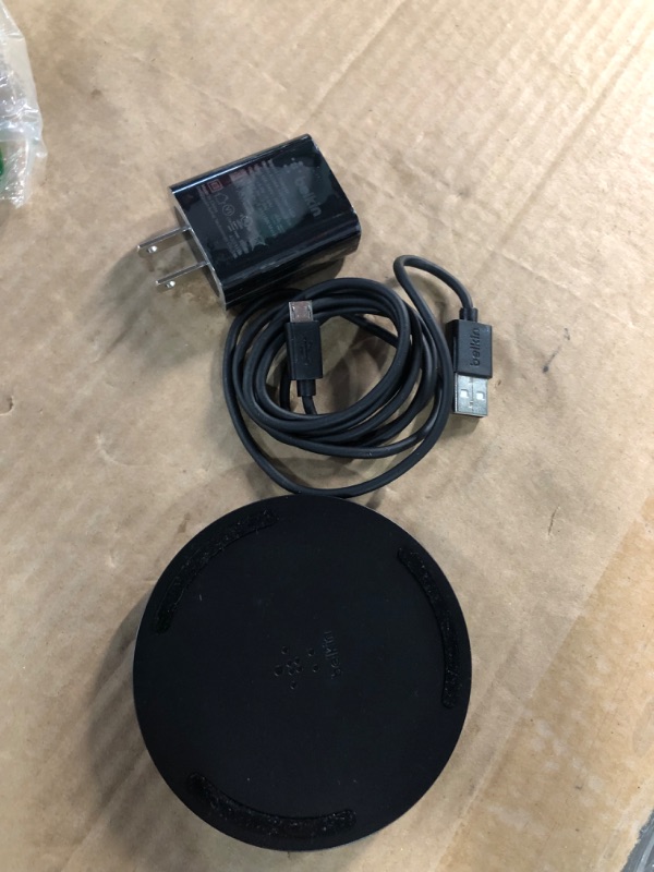 Photo 2 of *USED* CHARGER DOESNT WORK* Belkin BOOSTUP 10W Qi Wireless Charging Pad - Black