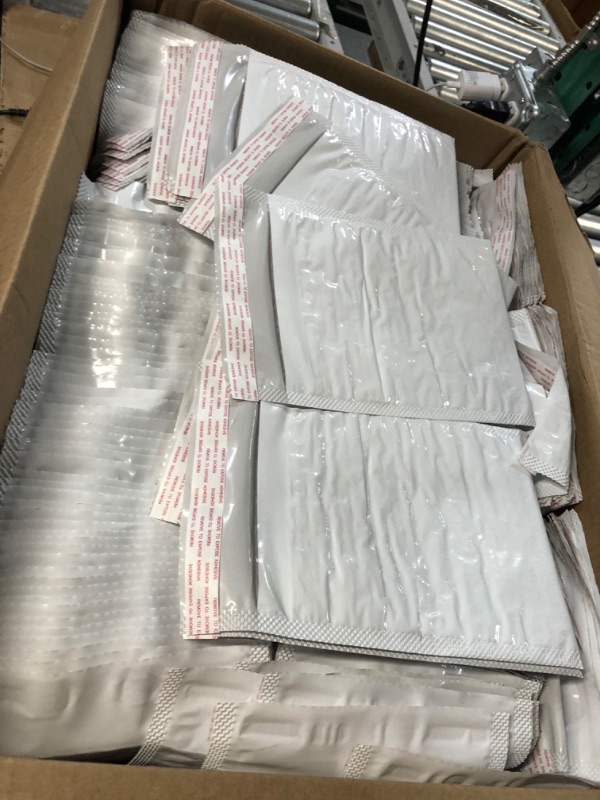 Photo 2 of 8.5x12 inches Poly Bubble Mailer Self Seal Bubble Shipping Envelopes 2.5 Mil 100 Pack 8.5"x12" / 100 Pack