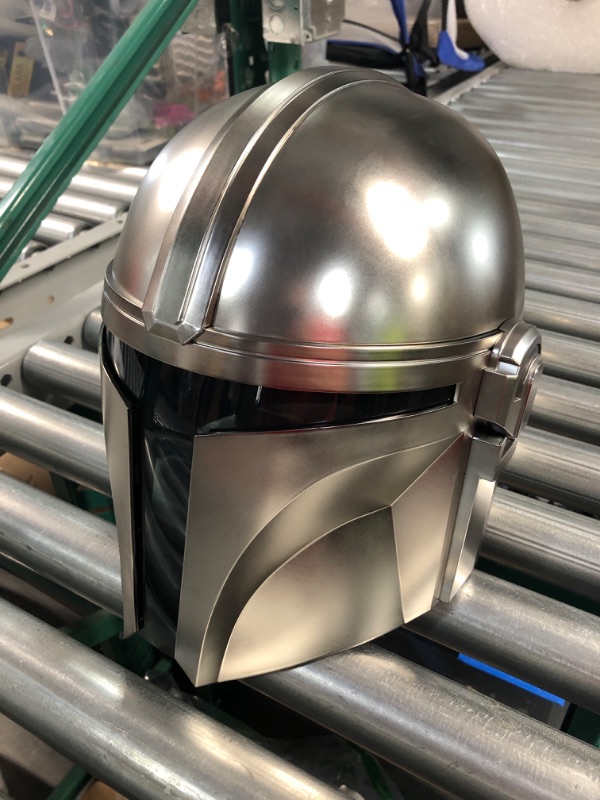 Photo 2 of Collect Collector Star Wars Black Series - Mandalorian Electronic Helmet. 