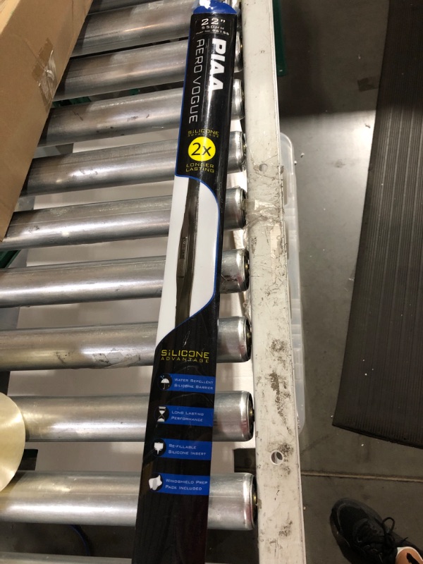 Photo 1 of Piaa 96155 Aero Vogue Silicone Wiper Blade - 22"" 550mm (Pack of 1)" 22 Inches