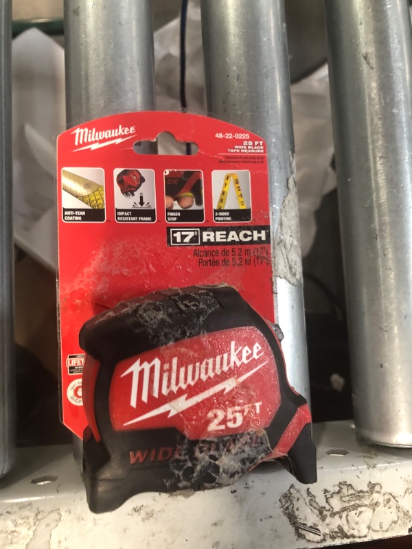 Photo 2 of 25' Milwaukee Wide Blade Tape Measure