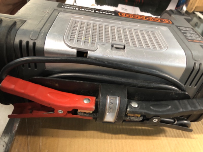 Photo 4 of * item used * damage * missing cord to charge *
VECTOR 1200 Peak Amp Jump Starter,