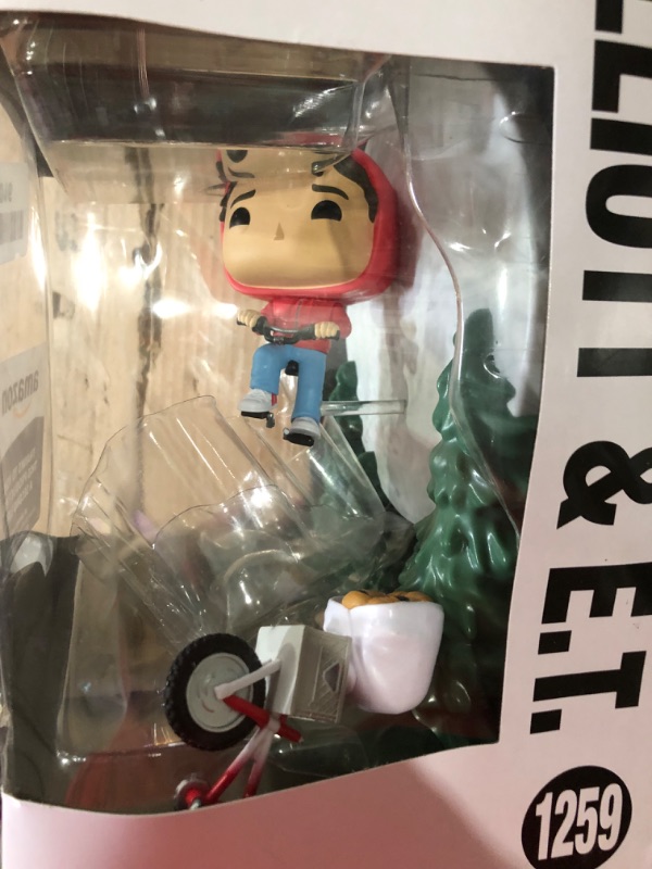 Photo 2 of ***BIKE BROKEN OFF ***** Funko Pop! Moment: E.T. The Extra-Terrestrial - Elliot and E.T. Flying (Glow in The Dark), Multicolor, 50769