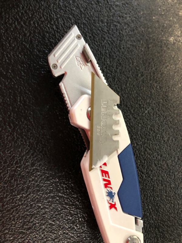 Photo 3 of Lenox LX250 Heavy Duty Utility Knife