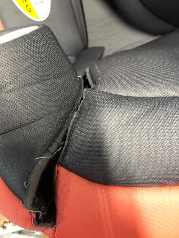 Photo 6 of ****** SEE PHOTOS DAMAGED ITEM SEAT  FABRIC AND BOTTON MISSING ******Pria All-in-1 Convertible Car Seat