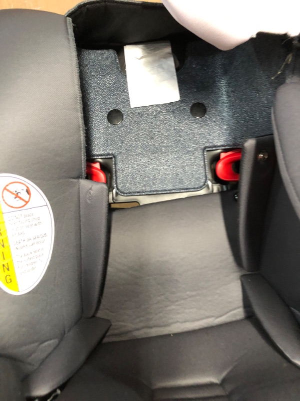 Photo 5 of ****** SEE PHOTOS DAMAGED ITEM SEAT  FABRIC AND BOTTON MISSING ******Pria All-in-1 Convertible Car Seat