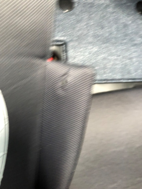 Photo 4 of ****** SEE PHOTOS DAMAGED ITEM SEAT  FABRIC AND BOTTON MISSING ******Pria All-in-1 Convertible Car Seat