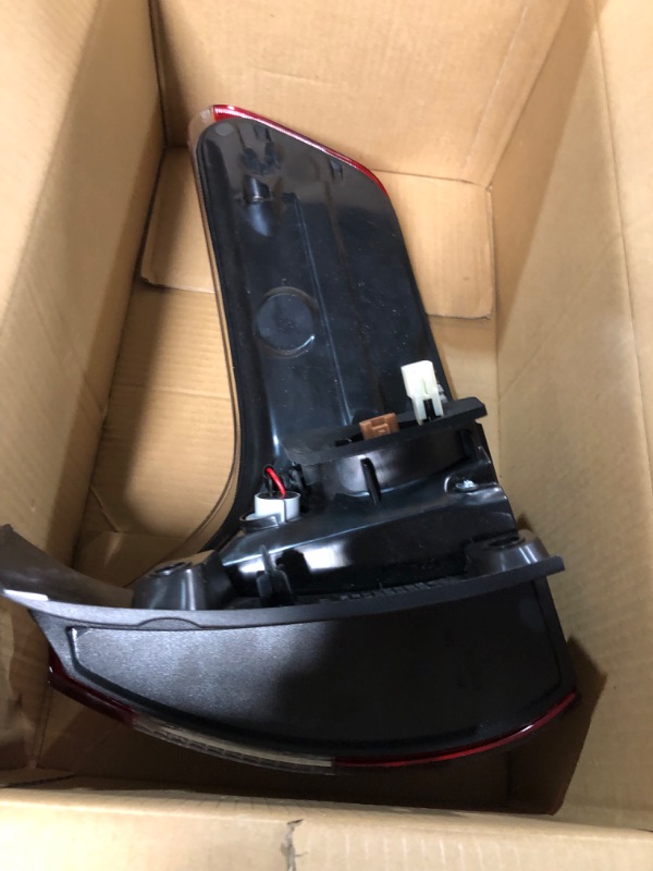 Photo 2 of labwork Driver Side Outer Tail Light Replacement for 2015-2018 Toyota Sienna Rear Tail Light 