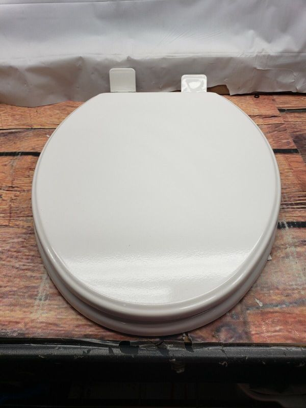 Photo 1 of * broken hinge * see images *
American Standard Elongated Slow Close Toilet Seat in White MOMENTS EZ Clean AM4
