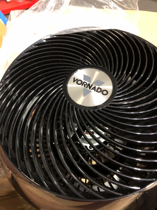 Photo 2 of * item faulty * sold for parts *
Vornado 660 Large Whole Room Air Circulator Fan with 4 Speeds and 90-Degree Tilt, 660-Large, Black Black 660 - Large Fan
