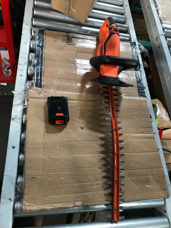 Photo 2 of [For Parts] BLACK+DECKER 20V MAX Cordless Hedge Trimmer with Extra Lithium Battery 2.0 Amp