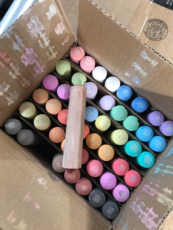 Photo 2 of (SEE NOTES)Sidewalk Chalk Set 48 Piece Jumbo