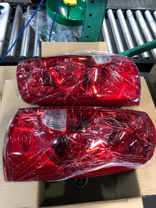 Photo 2 of GORWARE Tail Lights Assembly Compatible with 2003-2006 Chevy Silverado 1500 2500 3500 Factory Style Tail Light Rear Brake Lamps OE Replacement Taillights Pair with bulbs-Passenger Side and Driver Side Passenger and Driver Side