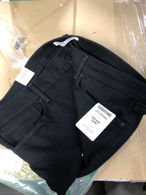 Photo 3 of *BRAND NEW* Signature by Levi Strauss & Co. Gold Label Women's Mid-Rise Slim Fit Capris (Standard and Plus) 24 Regular Black Opal