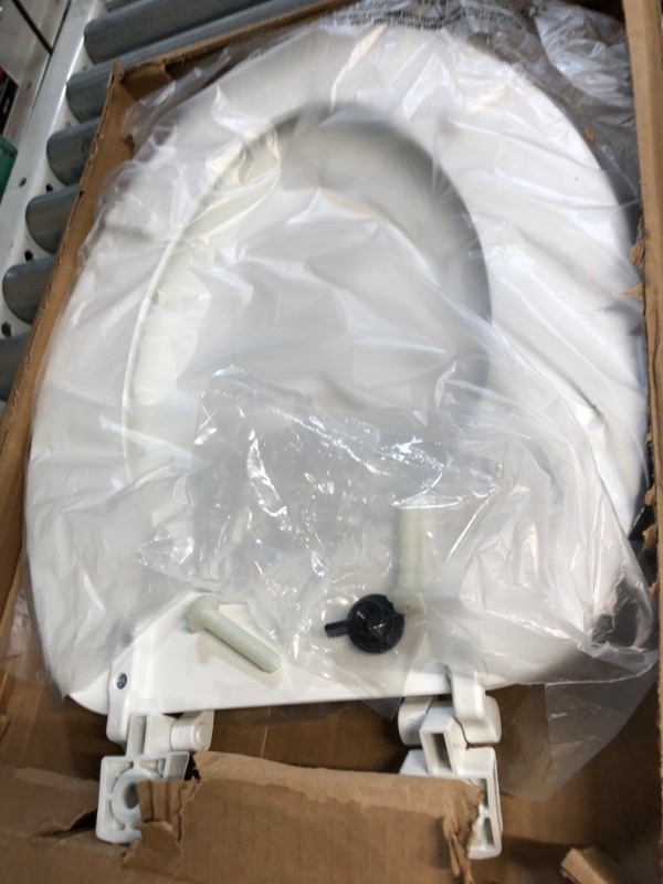 Photo 1 of *SEE NOTES* BEMIS 1400TTA 000 Economy Toilet Seat, ELONGATED, Durable Enameled Wood, White 1 Pack 