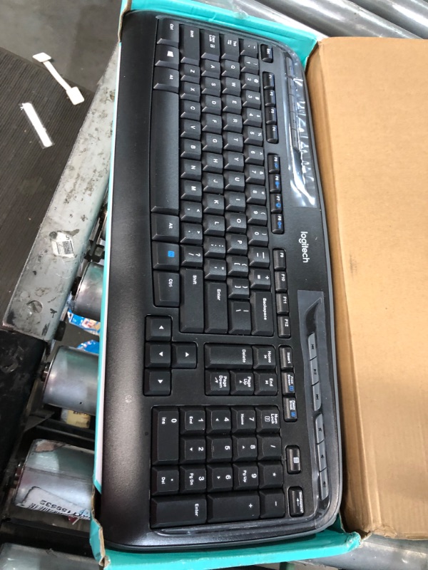 Photo 4 of Logitech MK335 Wireless Keyboard and Mouse Combo - Black/Silver