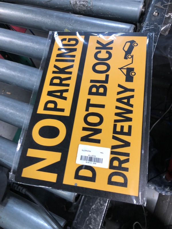 Photo 2 of Please Do Not Block The Driveway Metal Sign No Parking Sign for Outdoor Street Decor 12" * 8" (510) 510-Do Not Block The Driveway