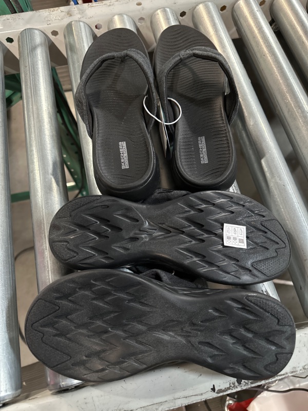 Photo 2 of (USED) Skechers Women's Machine Washable on the Go Flip Flop Sandals size 9

pack of 2 