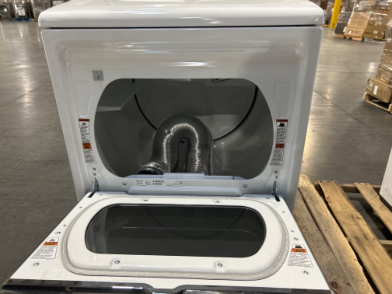 Photo 3 of Maytag SMART Capable 7.4-cu ft Smart Electric Dryer (White)