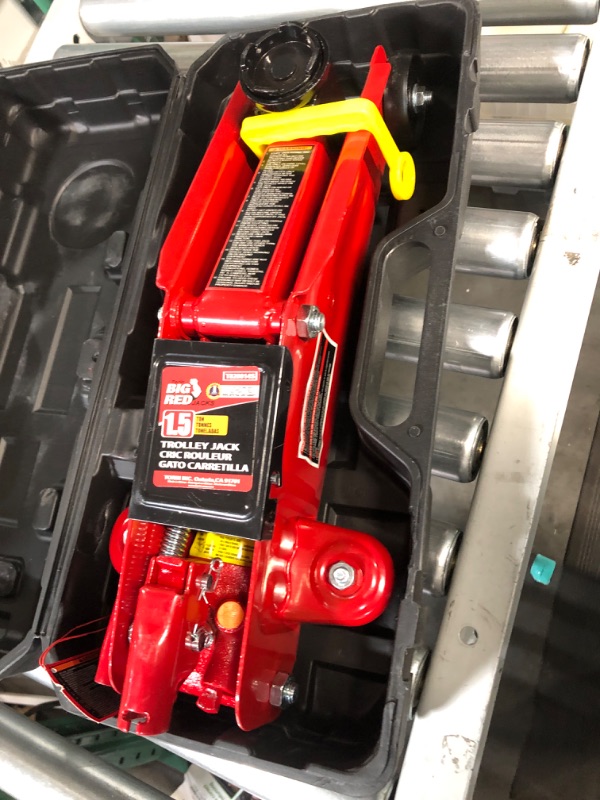 Photo 4 of BIG RED T820014S Torin Hydraulic Trolley Service/Floor Jack with Blow Mold Carrying Storage Case, 1.5 Ton (3,000 lb) Capacity, Red RED 1.5 Ton (3,000 lb)