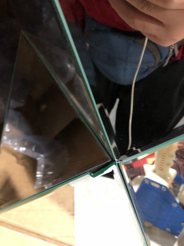 Photo 6 of ***MAJOR DAMAGE - SEE PICTURES***
ENENE Mirrored Diamond Setting End Table Glass 