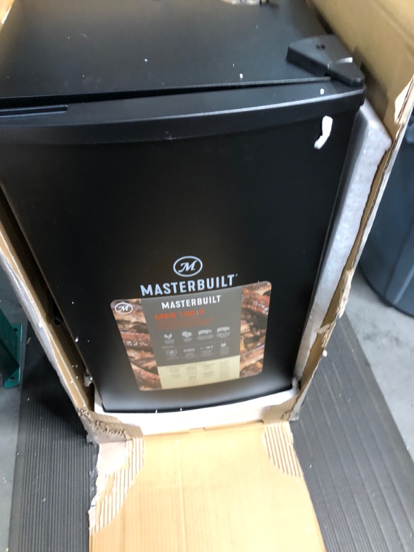 Photo 4 of Masterbuilt MB20071117 Digital Electric Smoker, 30", Black 30" Smoker