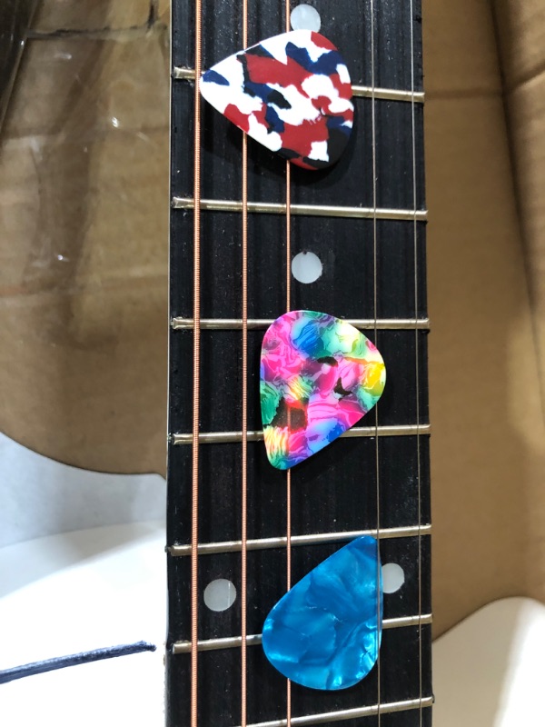 Photo 1 of **DAMAGE**
ROSEFINCH beginner's guitar (white)