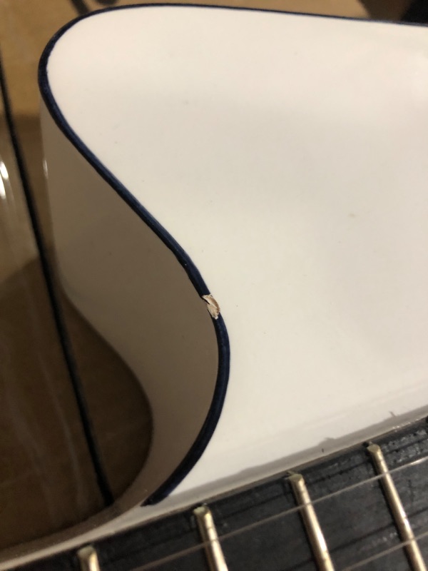 Photo 10 of **DAMAGE**
ROSEFINCH beginner's guitar (white)