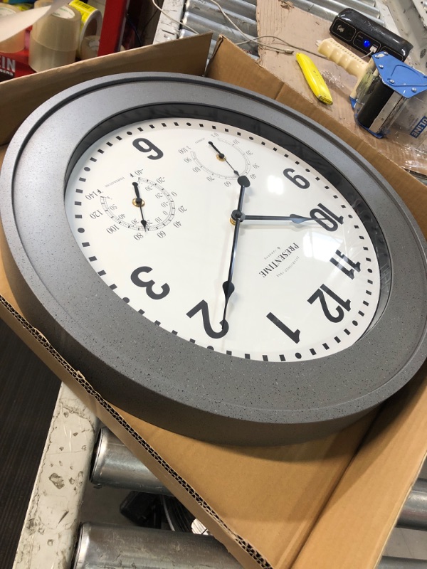 Photo 3 of * no packaging * used * functional *
PresenTime & Co. Bradford in/Outdoor Farmhouse Clock 