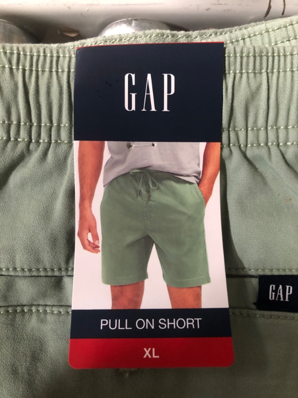 Photo 5 of Gap Men's 7" Inseam Drawstring Pull on Elastic Waistband Short