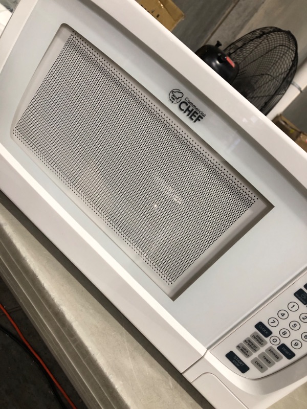 Photo 2 of * item used * functional * see images * 
Commercial Chef CHM16100W6C Countertop Microwave Oven,1000 Watts,