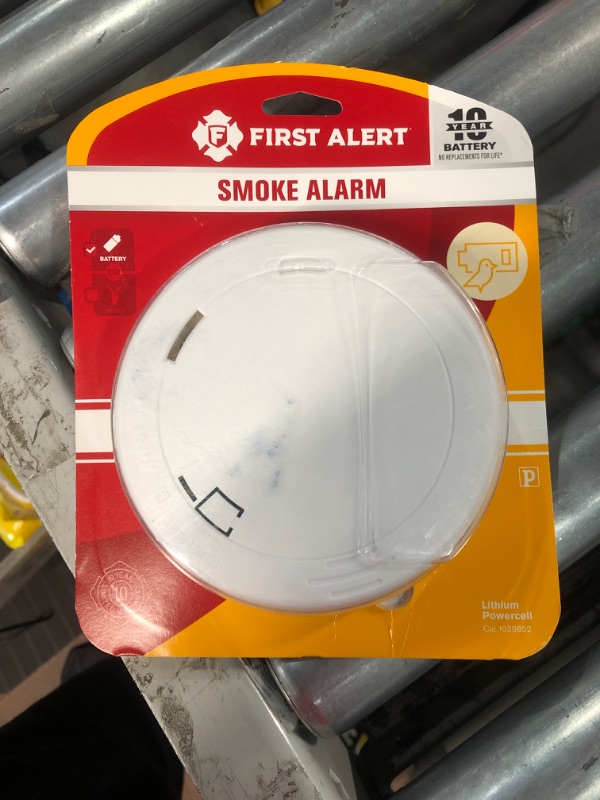 Photo 3 of **PARTS ONLY**
First Alert BRK PRC710 Smoke and Carbon Monoxide Alarm with Built-In 10-Year Battery , White PRC710 Detector Alarm