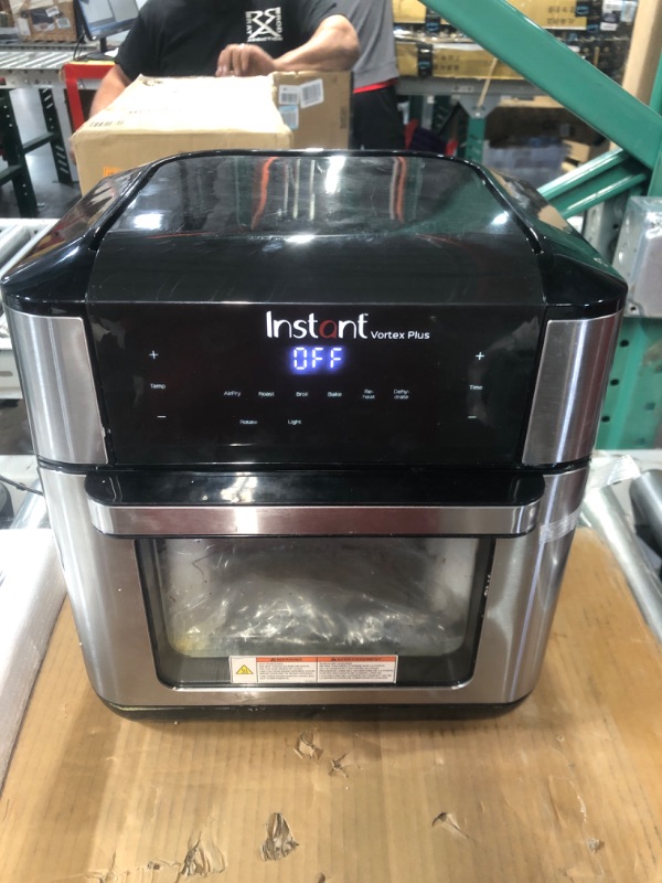 Photo 2 of ***USED
Instant Vortex Plus Air Fryer Oven 7 in 1 with Rotisserie, with 6-Piece Pyrex Littles Cookware