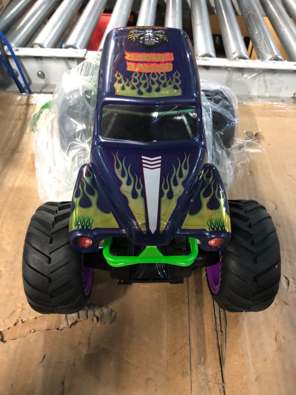 Photo 4 of (NO REMOTE) - Monster Jam, Official Grave Digger Truck 1:15 Scale, 2.4GHz