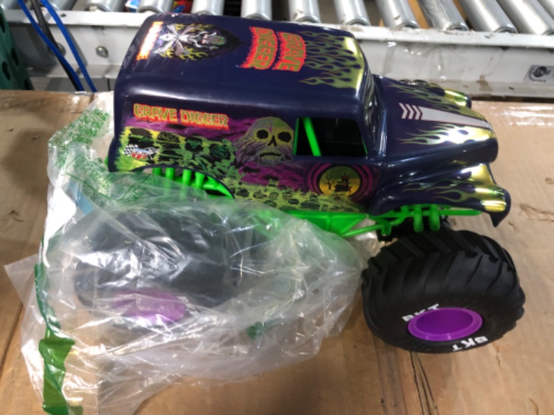 Photo 2 of (NO REMOTE) - Monster Jam, Official Grave Digger Truck 1:15 Scale, 2.4GHz