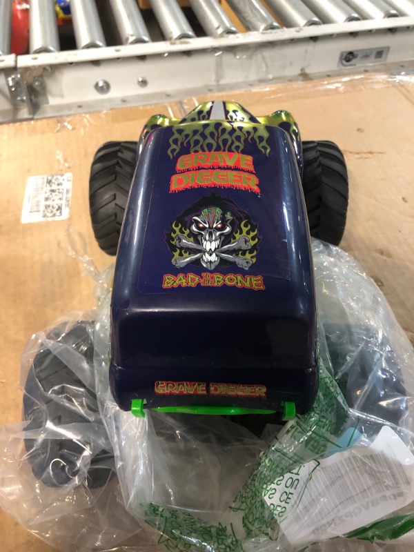 Photo 3 of (NO REMOTE) - Monster Jam, Official Grave Digger Truck 1:15 Scale, 2.4GHz