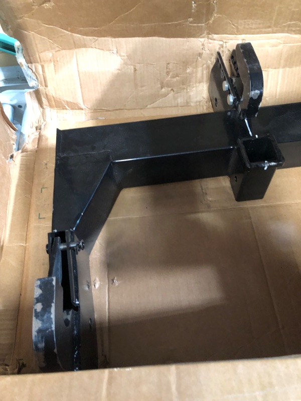 Photo 1 of VEVOR 3-Point Quick Hitch, 3000 LBS Lifting Capacity Tractor Quick Hitch, 28.31" Between Lower Arms Attachments Quick Hitch