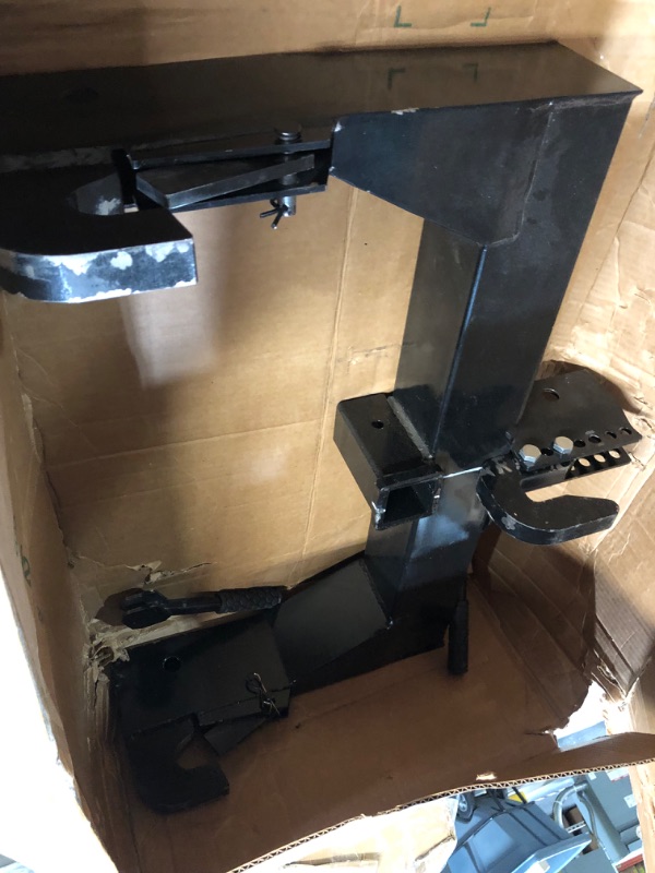 Photo 1 of VEVOR 3-Point Quick Hitch, 3000 LBS Lifting Capacity Tractor Quick Hitch, 28.31" Between Lower Arms Attachments Quick Hitch