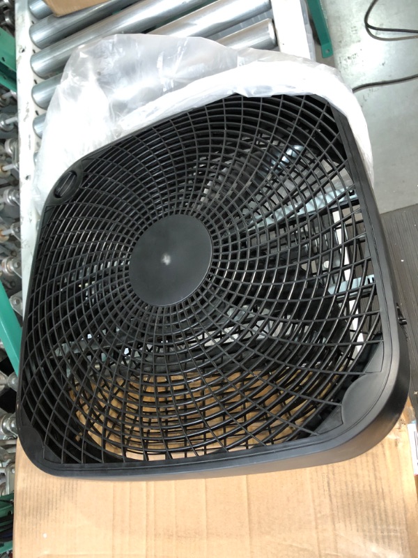 Photo 2 of * used * functional *
Amazon Basics 3 Speed Box Fan, 20-Inch 20-inch Box Fan